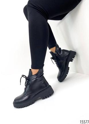 Жіночі короткі чорні черевики натуральна шкіра на высокой подошве3 фото