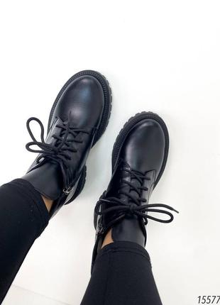 Жіночі короткі чорні черевики натуральна шкіра на высокой подошве2 фото