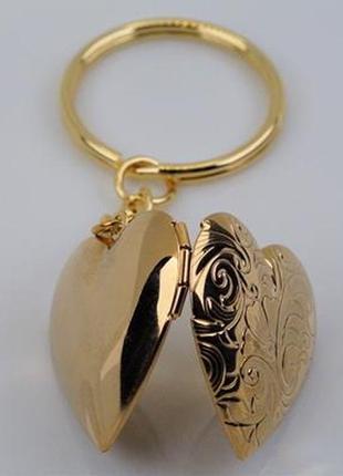 Брелок-медальйон для ключів "сердечко".4 фото