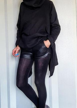 Клевые чёрные шорты из эко кожи с карманами в спортивном стиле на подкладке
