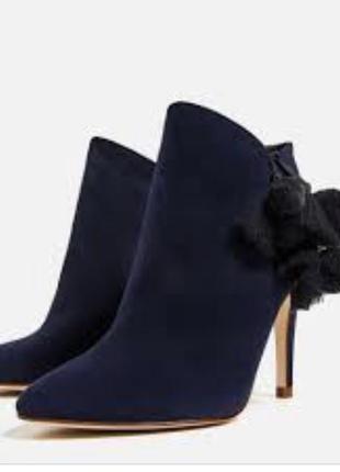 Очень крутые ботильоны zara, синего цвета.