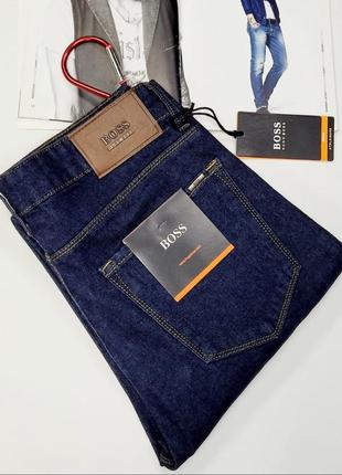 Мужские классические джинсы темно-синего цвета