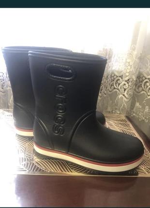 Продам резиновые сапоги crocs