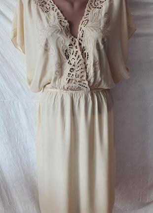 Шикарна сукня накидка з вишивкою пісочного кольору дуже жіночна