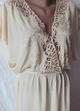Шикарна сукня накидка з вишивкою пісочного кольору дуже жіночна5 фото