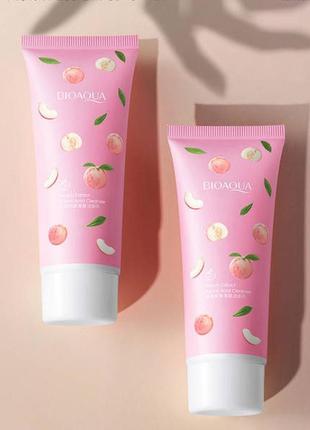 Пінка для очищення шкіри обличчя з екстрактом персика bioaqua peach extract amino acid cleanser.