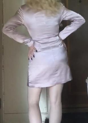 Шелковое розовое атласное гладкое облегающее платье пиджак на молнии спереди6 фото