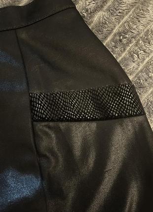 Черная юбка со вставками3 фото