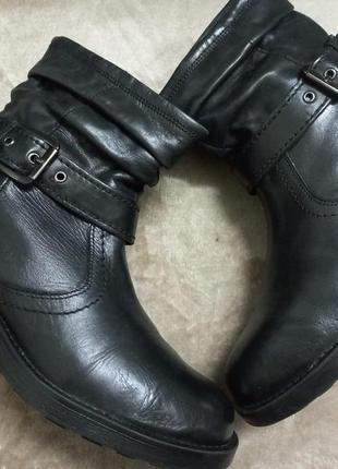 Сапоги ботинки фирменные  кожа жен.41р.clarks индии