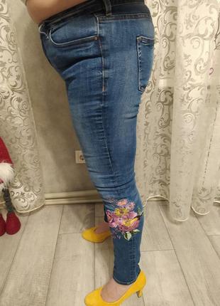 Шикарні джинси с вишивкою4 фото