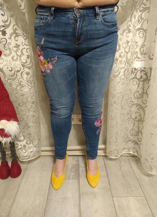 Шикарні джинси с вишивкою2 фото