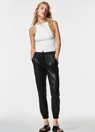 Zara шкіряні джогери