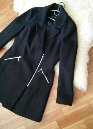 Черное демисезонное пальто