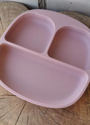 Набір дитячого силіконового посуду тарілка на присосці, слюнявчик, гризунець, поїльник9 фото