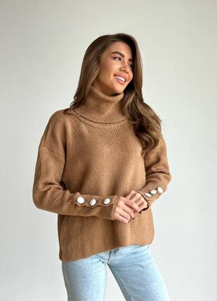 Жіночий вільний светр з коміром горлишком капучино карамель мокко бежевий1 фото