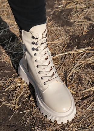 Шкіряні черевики демі натуральна шкіра на байці осінні весняні ботинки челсі чобітки з ремінцем на шнурівці світлий беж крем бежеві осінь весна2 фото