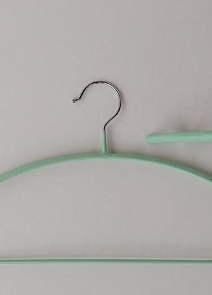 Плечики вешалки тремпеля металлический в силиконовом покрытии зеленого цвета, длина 42  см
