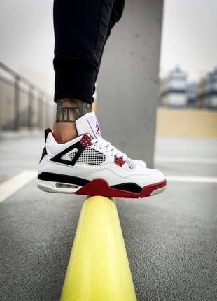 Шкіряні чоловічі кросівки nike air jordan 4 retro "fire red".4 фото