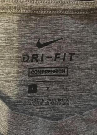 Мега крута футболка nike dri-fit. розмір s,чоловіча2 фото