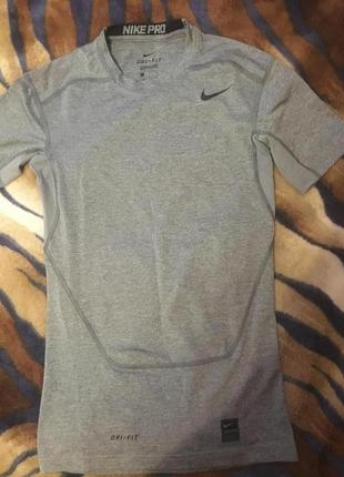 Мега крута футболка nike dri-fit. розмір s,чоловіча3 фото