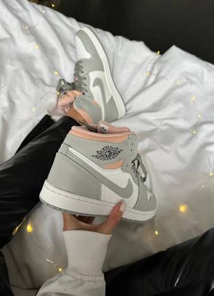 Шкіряні зимові кросівки nike air jordan 1. колір сірий з персиковим5 фото