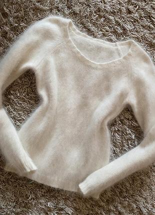 Ангоровий светер