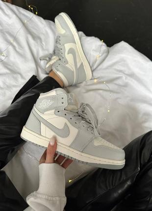 Шкіряні високі зимові кросівки nike air jordan 1. колір сірий з бежевим