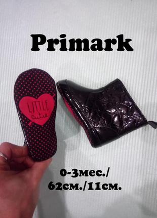 0-3мес./62см./11см. новые лакированные угги-ботинки с сердечками primark1 фото