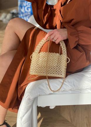 Трендова розкішна жіноча сумочка з намистин бусин ручна робота хендмейд беж міні сумка чудовий подарунок дівчині1 фото