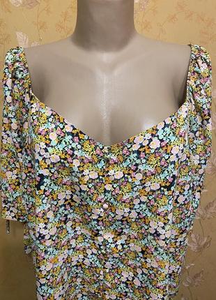 Блуза с красивым принтом большого размера с декольте2 фото