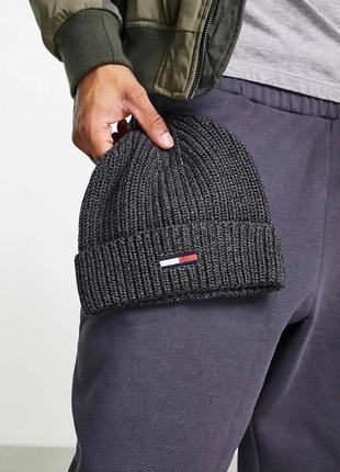 Шапка tommy hilfiger jeans basic ribbed beanie in charcoal