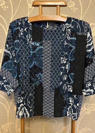 Очень красивая и стильная брендовая блузка.