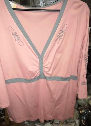 Новая кофточка с красивой вышивкой