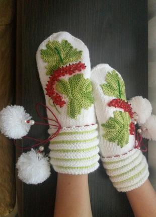 Теплые зимние вязанные дизайнерские варежки