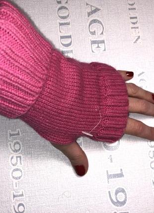 Стильные перчатки с открытими пальцами