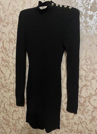 Трикотажное платье с пуговицами