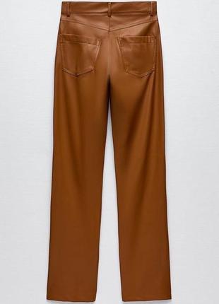 Карамельные прямые брюки из экокожи zara5 фото