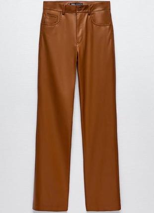 Карамельные прямые брюки из экокожи zara6 фото