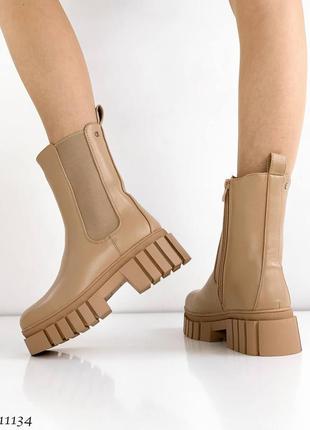 Зимові популярні шкіряні чобітки челсі з хутром бежеві беж карамель черевики сапожки зимні ботинки зима кожа мех
