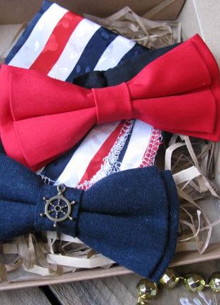 Набор из 2 галстуков-бабочек и платочка в подарочной коробке. ручная работа.1 фото
