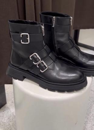 Шкіряні черевики на низькому ходу з пряжками, zara! оригінал, португалія!