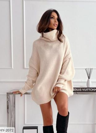 Подовжений жіночий светр