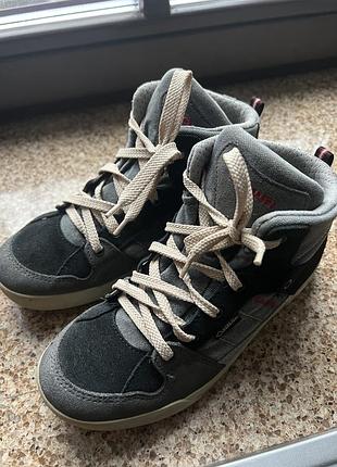 Фирменные ботинки в хорошем состоянии