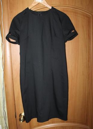 Маленьке чорне плаття