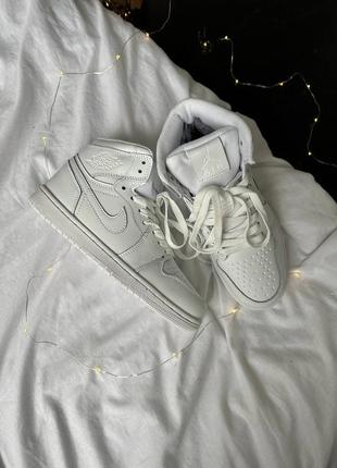 Nike air jordan 1 retro white winter зимние женские белые базовые кроссовки с мехом зима найк джордан5 фото