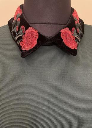 Сукня zara з вишитим комірцем