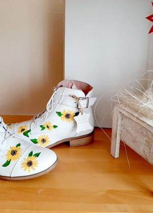 Жіночі шкіряні черевички (ручна робота та розпис, kral словаччина).3 фото