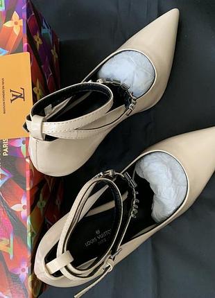 Туфлі в стилі louis vuitton в люкс якості шикарні білі човники в наявності