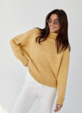 Теплий светр з рукавом реглан та коміром з відворотом