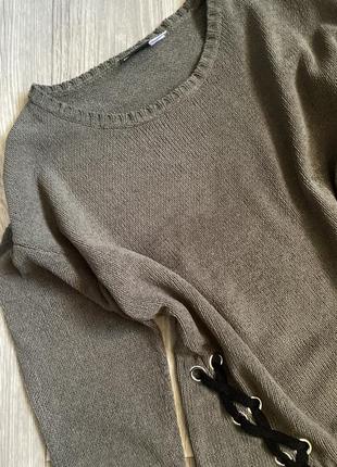 Стильний светр хакі зі шнурівкою8 фото